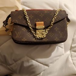 Louis Vuitton Momen Handbag
