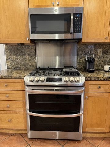 Microwave and Range / Stove / Oven