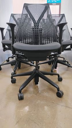 Authentic Herman Miller® Sayl® Y-Tower Task Office Desk— Details In The Description