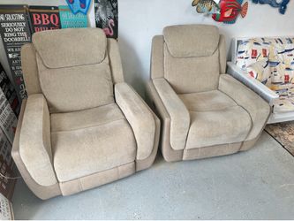 Pair of like new 2-tone electric recliners