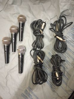 4 Microphones with 4 cable conectors.