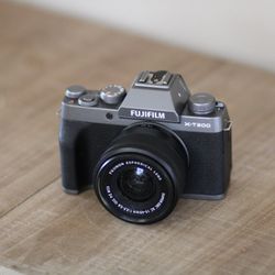 Fujifilm X-T200
