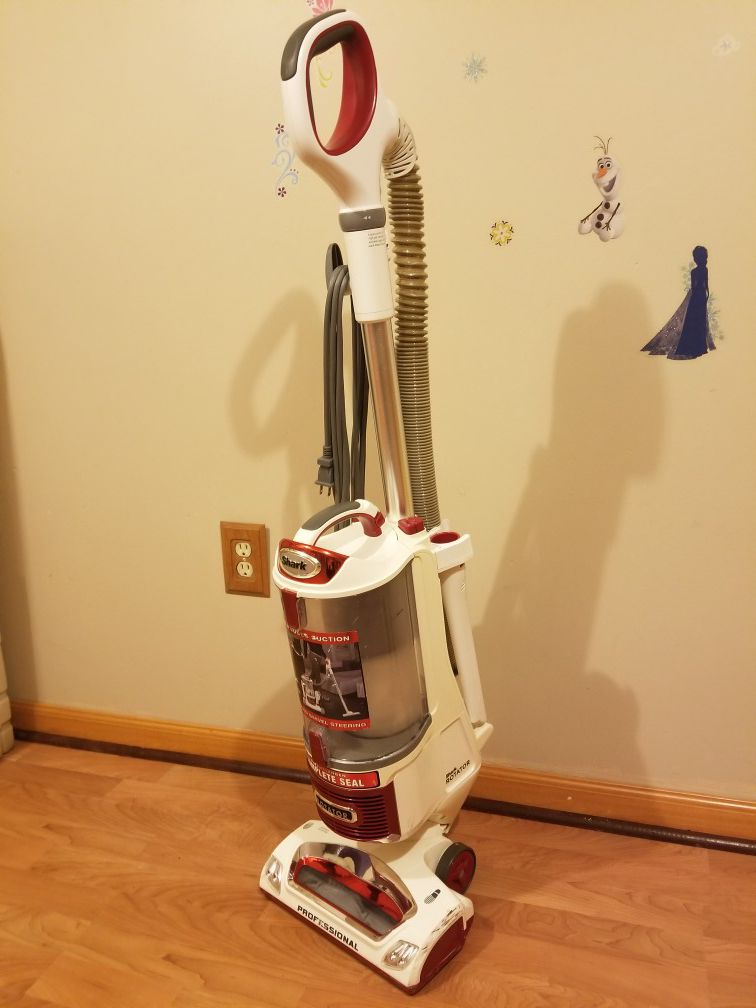 Shark Rotator Lift-Away Vacuum Cleaner W/ All Attachments