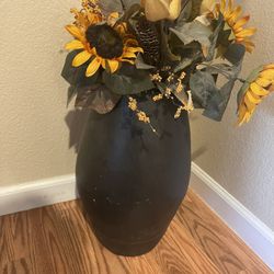  vase with flowers 