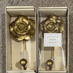 2 PBK Floral Hooks