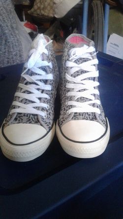 Tenis animal print nuevos sin caja ..medida 8