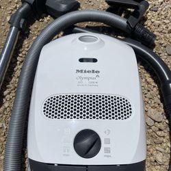 Miele Vacuum S2121