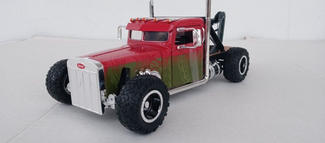 Die Cast Metal - Fast & Furious - Peterbilt Model 368 -New-