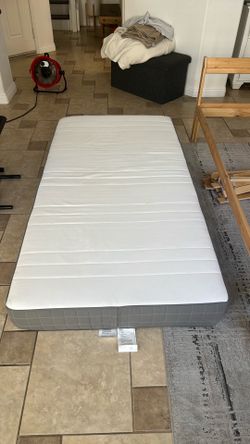 Twin Bed Frame / Mattress