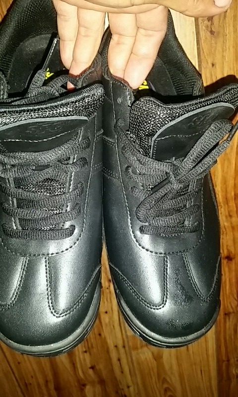 shoes for crews slip & oil resistant