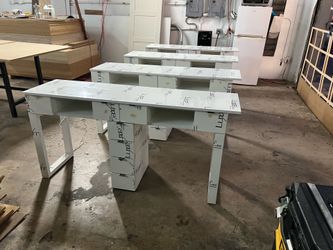 Manicure tables