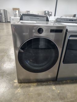 LG 7.4 cu. ft. Ultra Large Capacity Smart Front Load Gas Dryer with Sensor Dry &Steam Technology