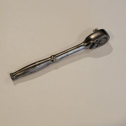 Vintage Snap on Tools GF70S Industrial Finish Ratchet 3/8” Drive Made in 
USA . Pre-owned, good shape, please see the photos. Weight 9oz plus 
shippin