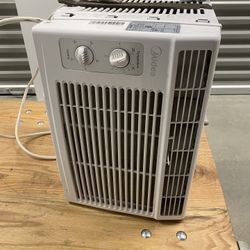 5000 btu air conditioner pick up in orting includes sliding cover for window   gap 