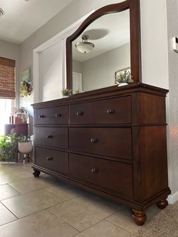BEAUTIFUL Cherry Wood Furniture Finish Dresser with Mirror Aspen Home