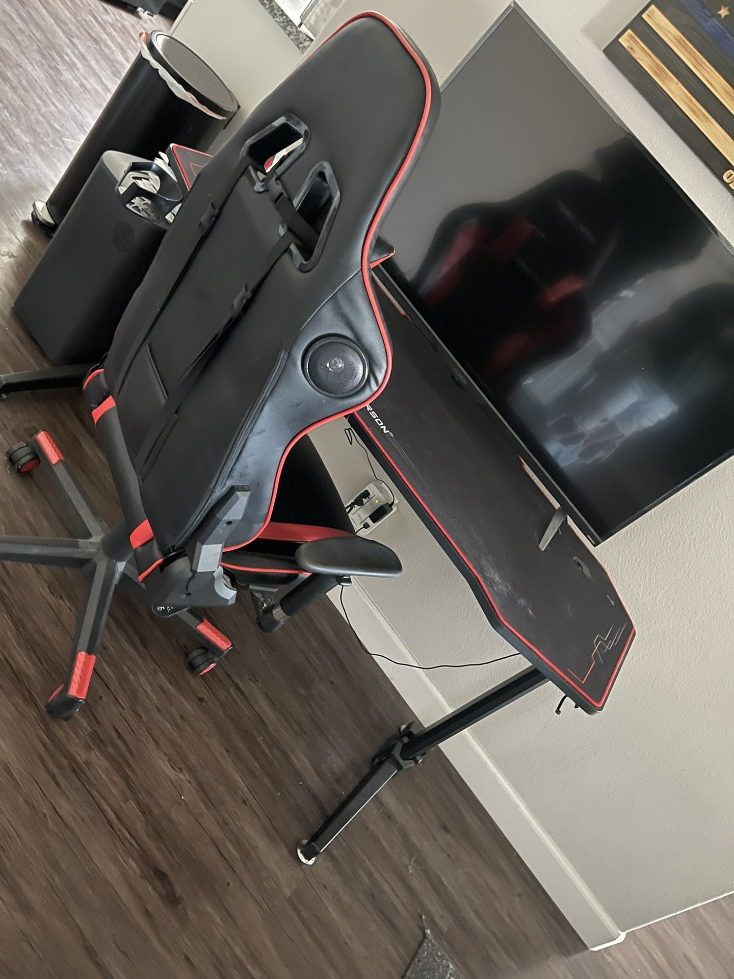 Gamer Gtracing Chair With Speaker /Wearson Table With Lights for Sale