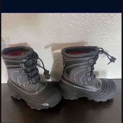Botas De North Face 3 En 1  Para Niño O Niña Size 11c Como Nuevas  $60 Para La lluvia  Para el frio Y para la nieve 