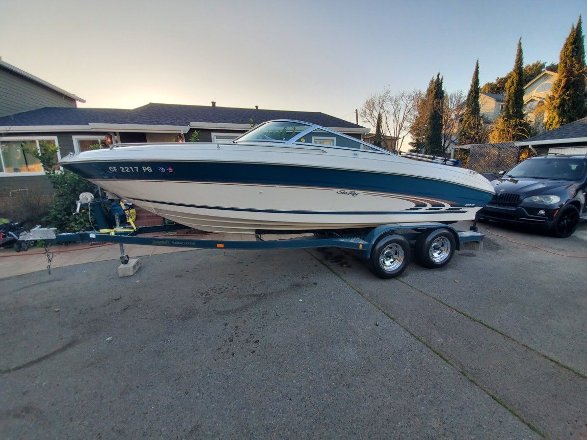 Sea Ray 210 Signature w/150 total hrs, tandem axle trailer plus extras