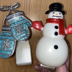 Bath & Body Works Christmas Wallflower Plugs (Mittens & Snowman)-EXCELLENT COND.