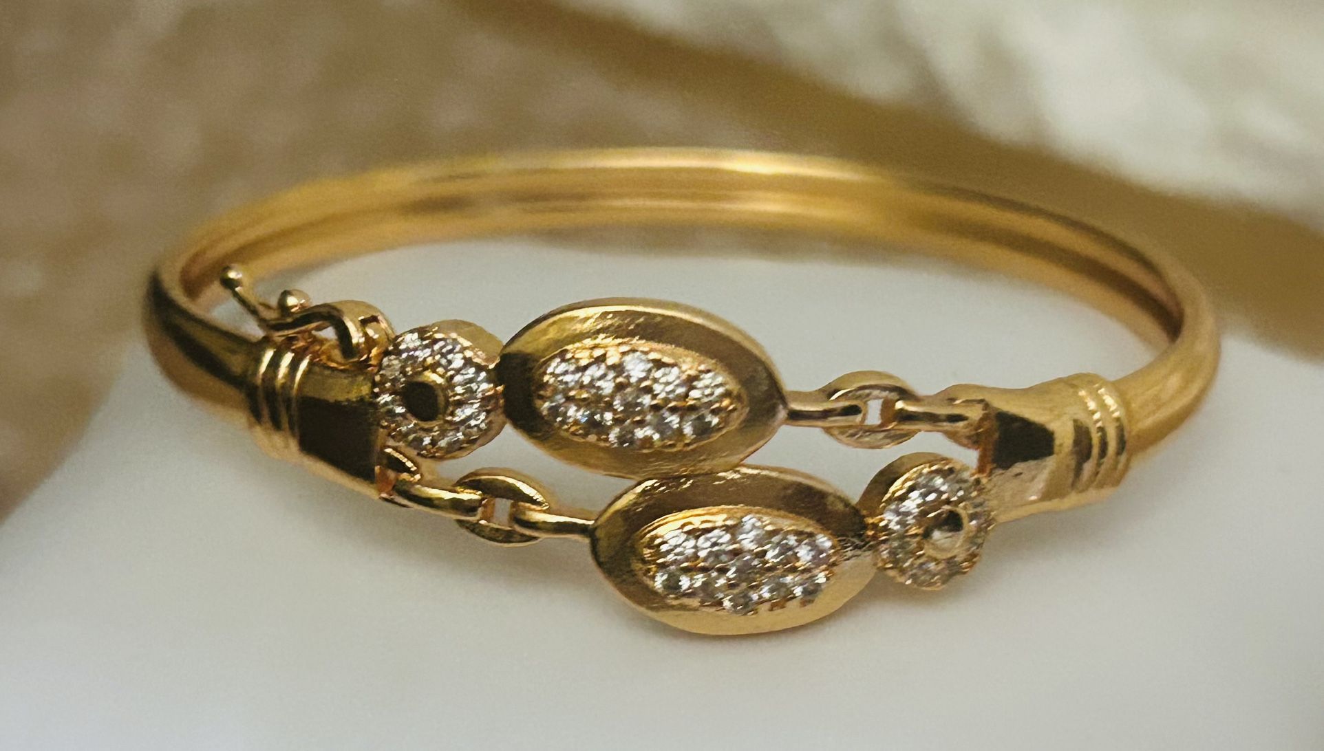 Gold Tone Designer 1 pc Bengali Noa Bangle Brand New Size 3"