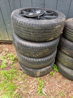 (4) 215 55 R18 on aluminum rims