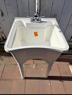 Laundry sink