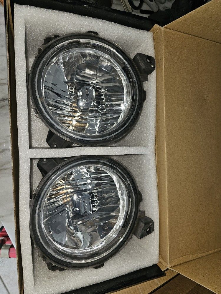Jeep Wrangler JL Headlights
