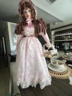 Samantha,Court of Dolls Collection (Porcelain Doll