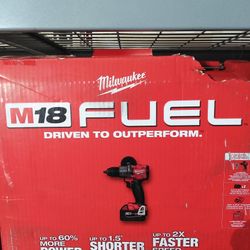 Milwaukee M18 Fuel Hammer Drill Kit