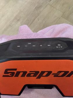 SNAP ON blu tooth speaker
