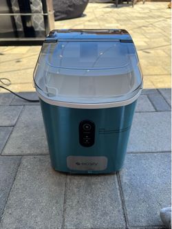 Ecozy Cube ice maker