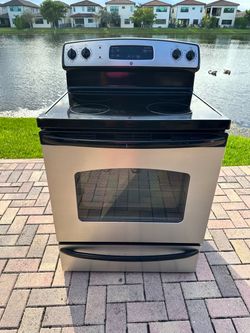GE Stainless Steel Electric Stove / Range