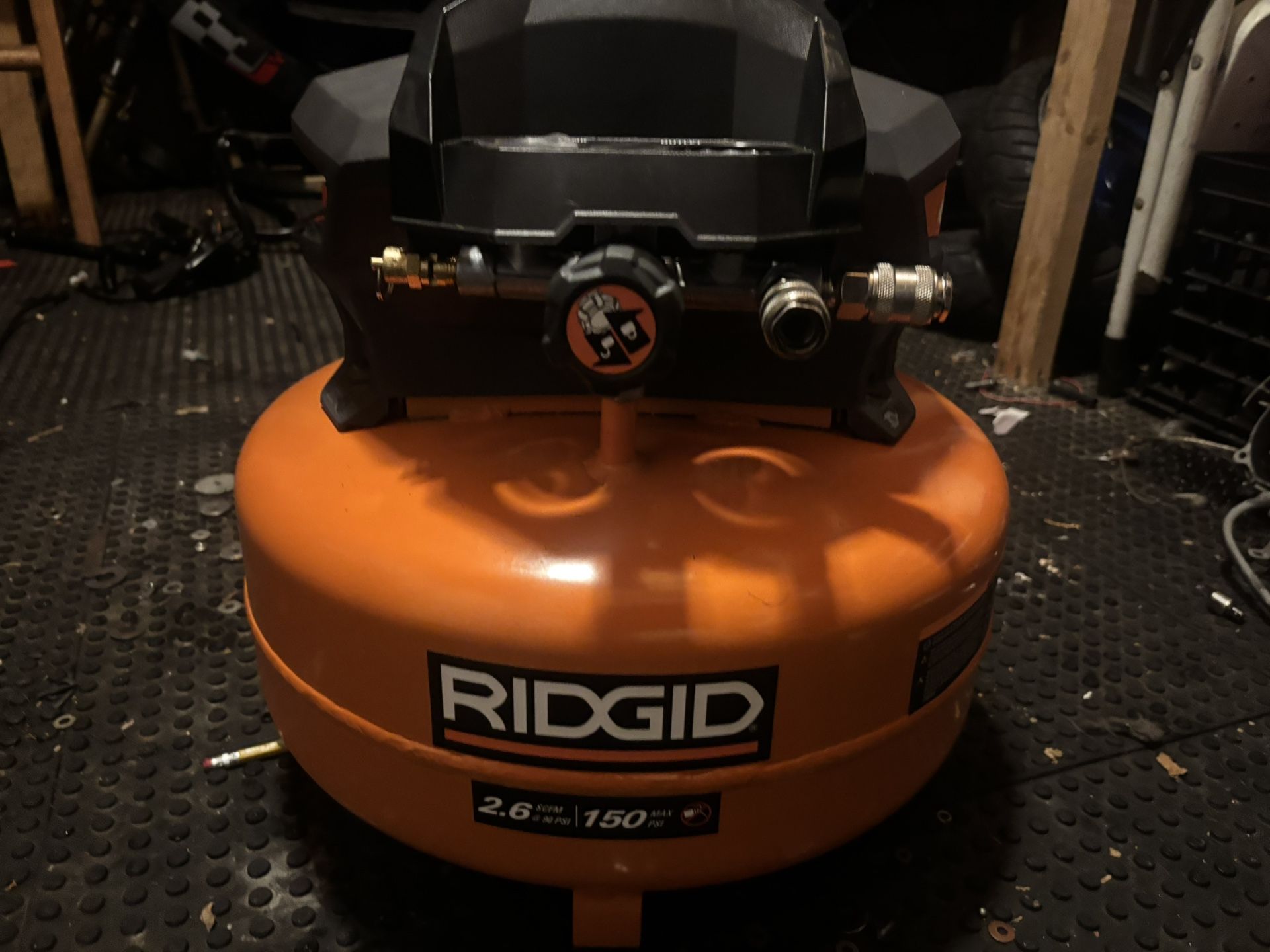 6g 150psi Ridged Air Compressor And 18g Finish Nailer / Crown Stapler