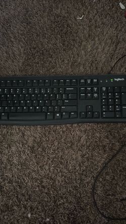 Logitech k120 full sized keyboard