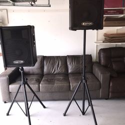 2 Speakers , 2 Stands, and Mixer
