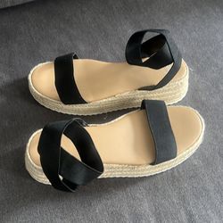 Sandals  size 4