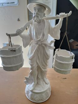 Papa Statue