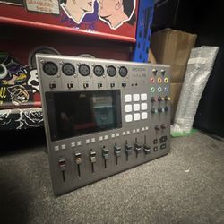 Zoom Podcast Mixer 