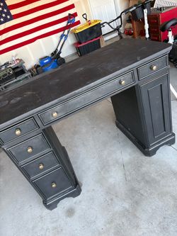 Large desk