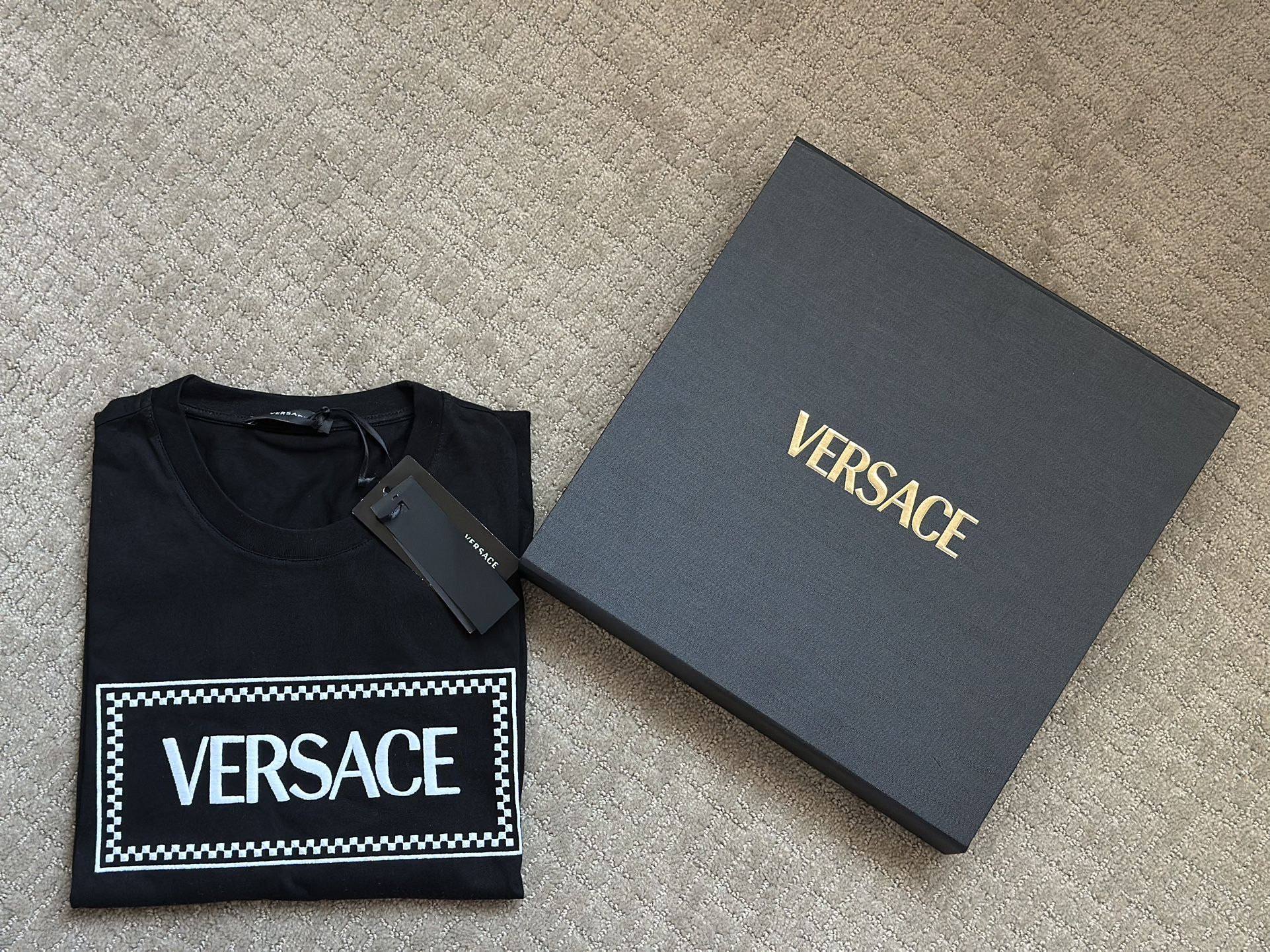 Size M Men's Versace Embroidered '90s Vintage Logo T Shirt $700