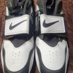 NIKE CLEATS 