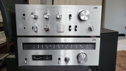 MINT CONDITION Vintage JVC JA-S31 Amplifier & JT-V31 Tuner Stack – Made in Japan