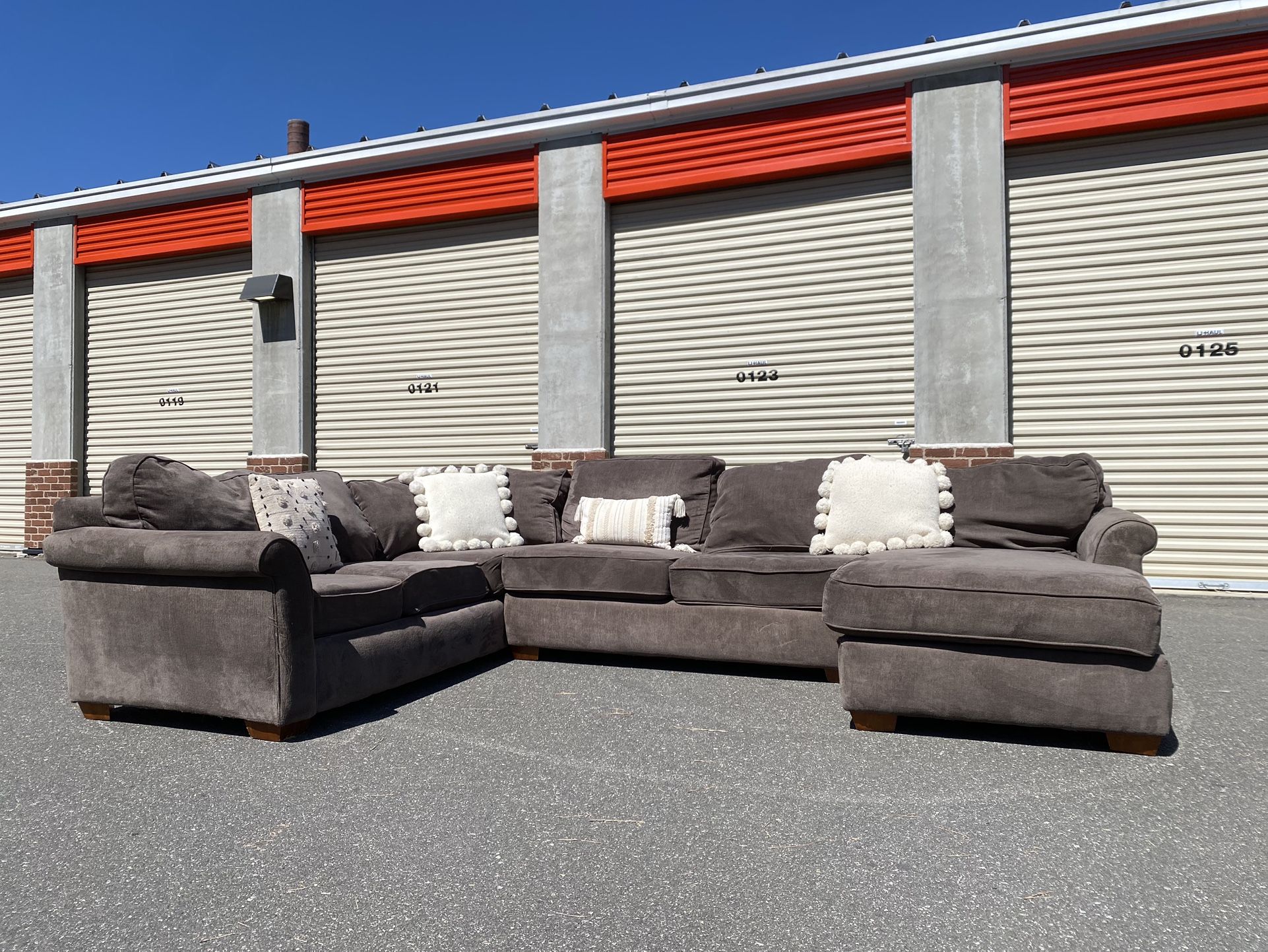 (pending) Huge Havertys 3 Piece Sectional for Sale in Cary, NC OfferUp