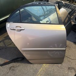 2005 Toyota Corolla Rt Rear Door Complete 