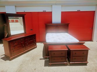 🚨 Queen bedroom set 🚨