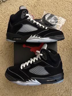 Size 10 (Pre owned, comes with original box) - Air jordan 5 retro og metallic reimagined 
