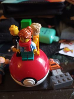 Pokemon ball Lego n figures