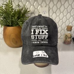 Lot 172 THAT’S WHAT I DO I FIX STUFF AND I KNOW THINGS BASEBALL CAP