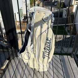 Brand New Titleist players 4 stand bag sand/navy Golf Bag