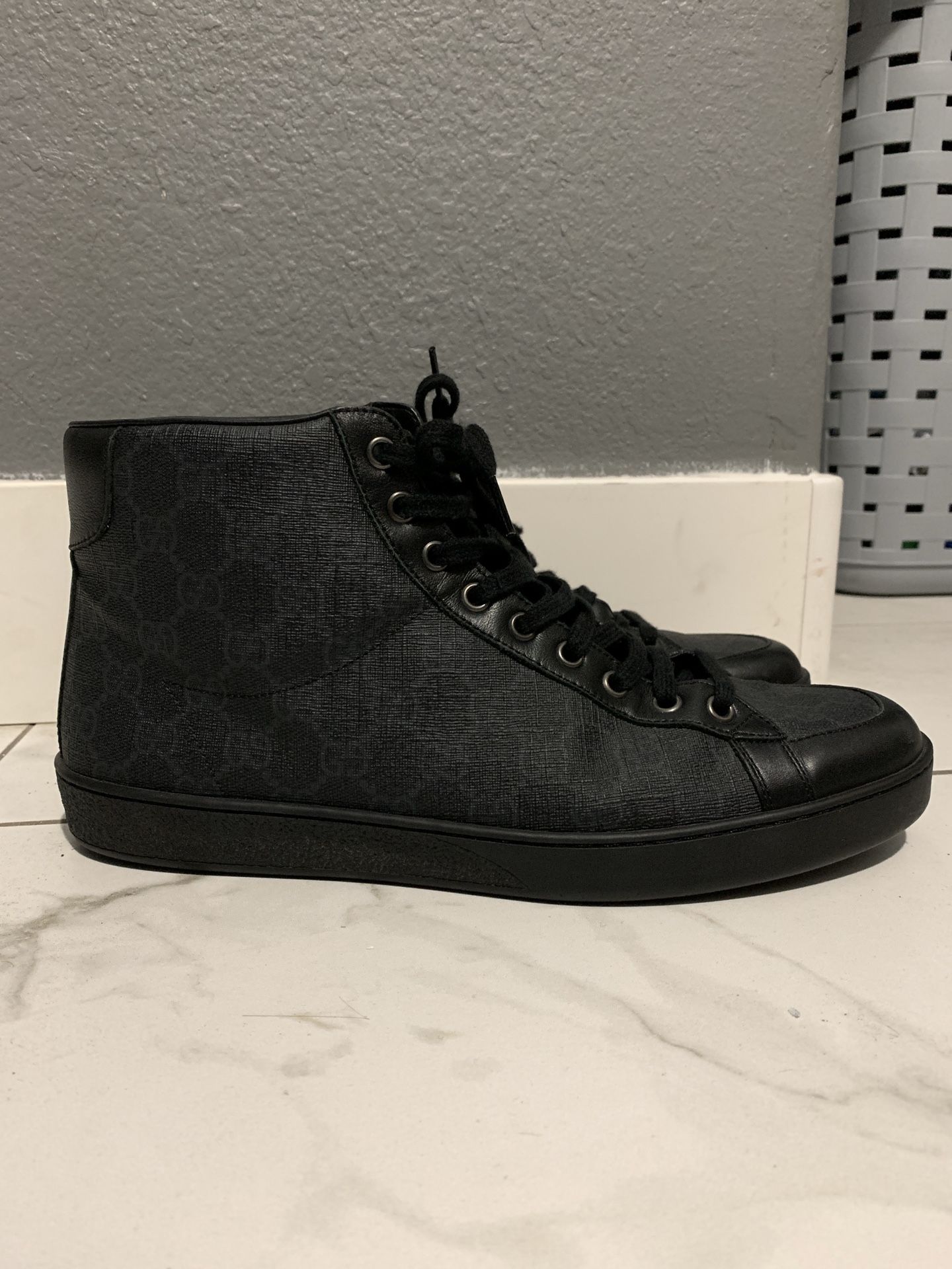 Brooklyn GG supreme high top Gucci sneakers Size 9